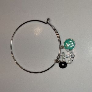Anchor bracelet